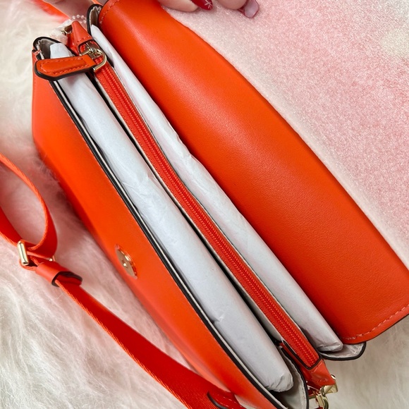 Kate Spade Buddie Smooth Leather Medium Shoulder Crossbody Bag in Magma - Picture 6 of 7